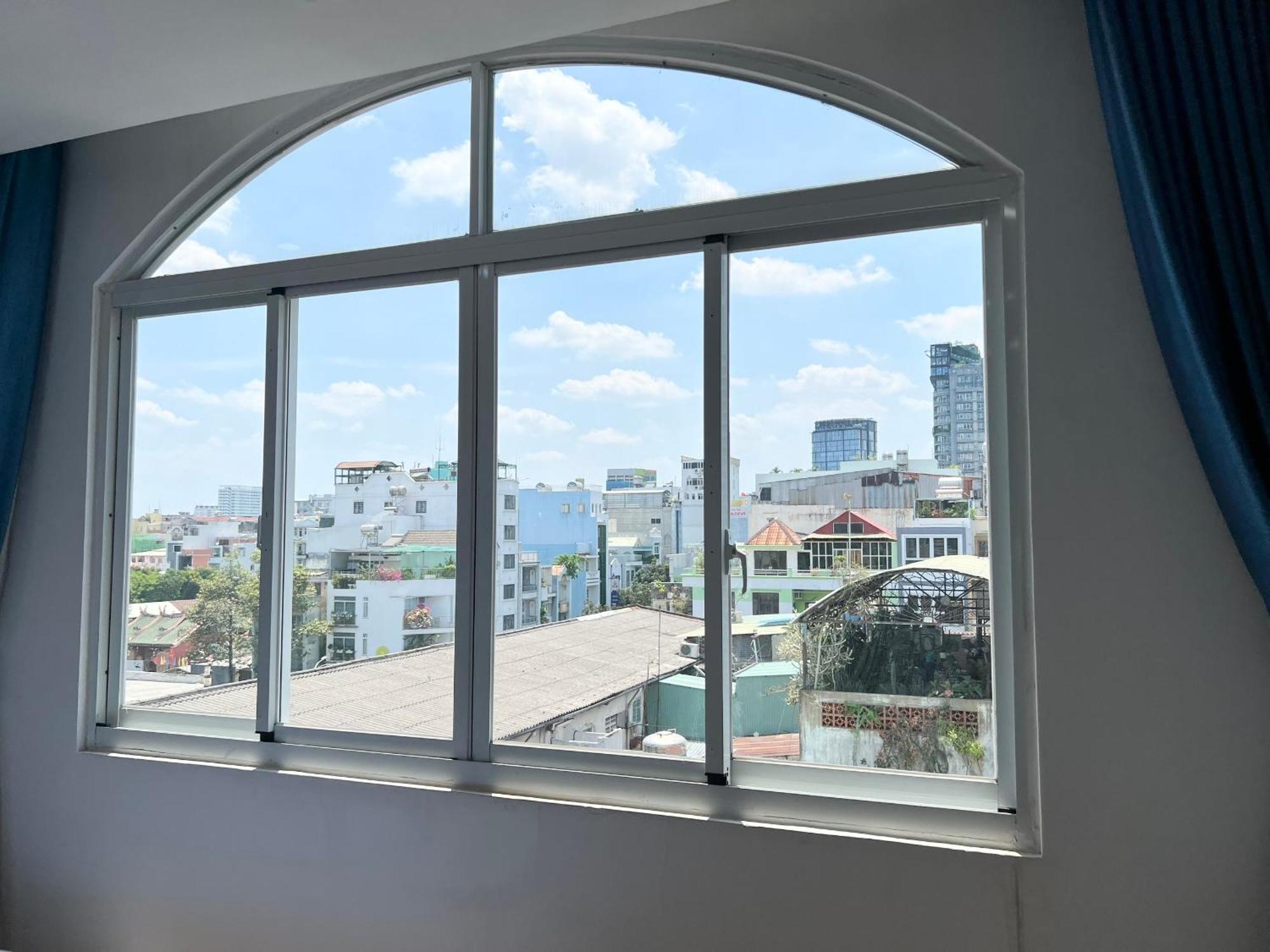 Khách sạn hẻo lánh Away Ky Con - Serviced TP. Hồ Chí Minh